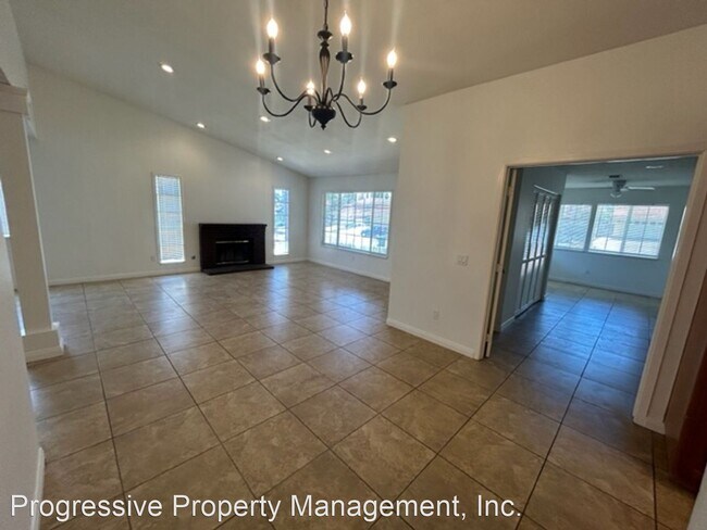 Building Photo - 3 br, 2 bath House - 8730 Sandhill Dr