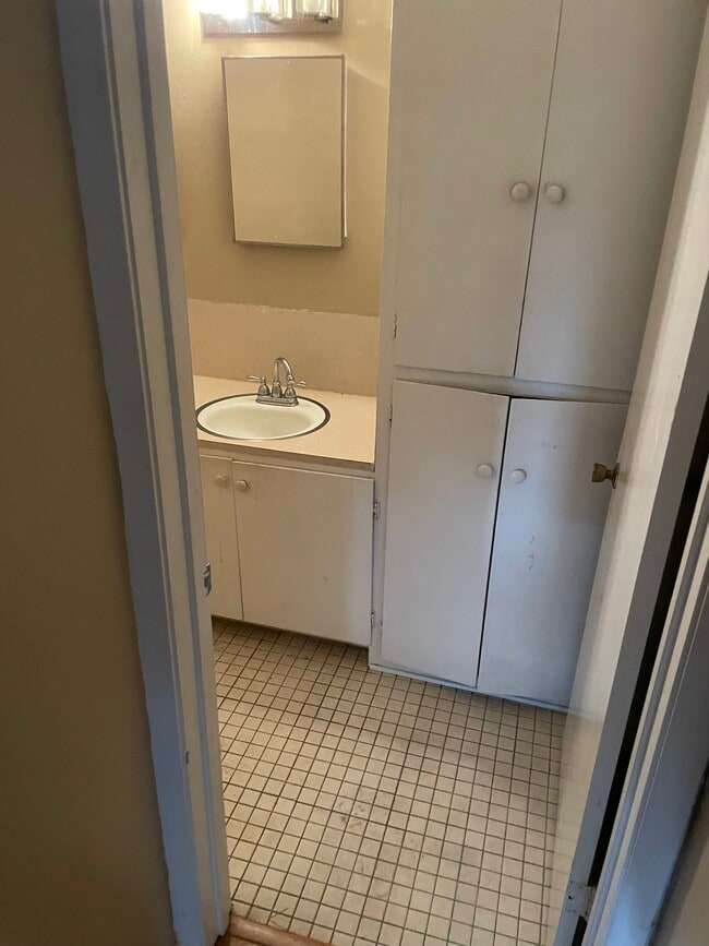 Building Photo - 837 N 6th St