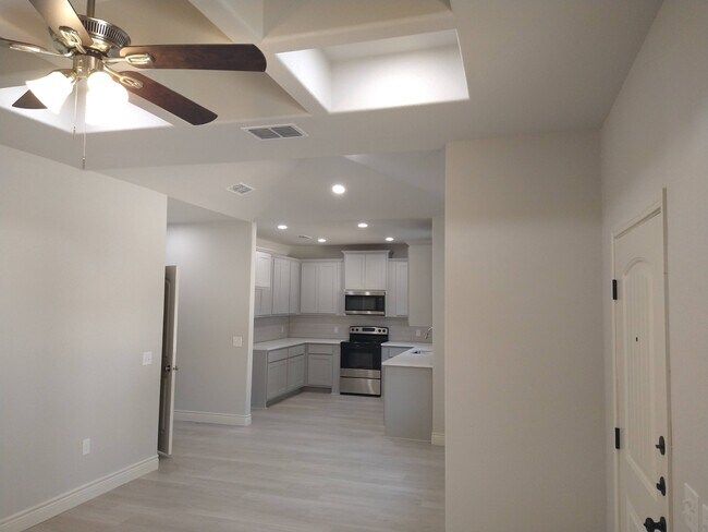 Building Photo - 1000 Wooded Hollow Ct