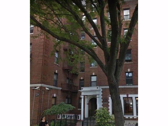 Foto principal - 10920 Queens Blvd