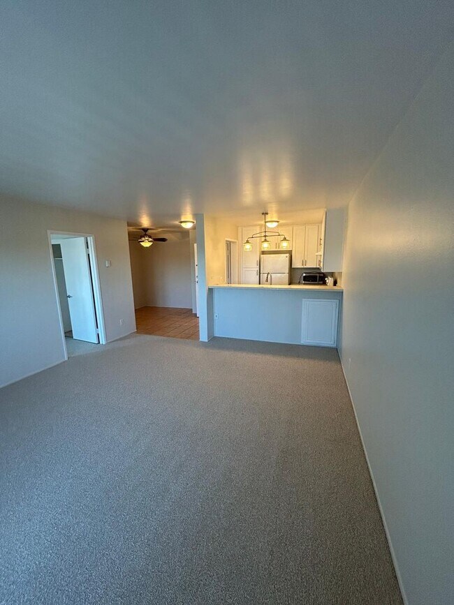 Foto del edificio - Spacious 1 bedroom Condo with Beautiful Views! Water, sewer, and trash included! Move In Ready! M...