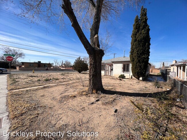 Building Photo - 2 br, 1 bath House - 1801 Palomas Dr NE