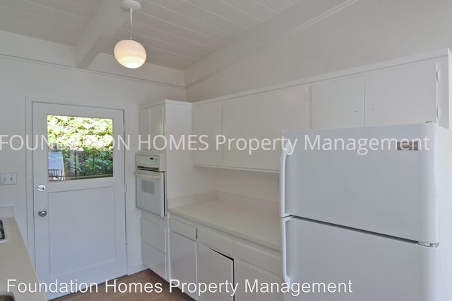 Building Photo - 2 br, 2 bath House - 2211 Mar East