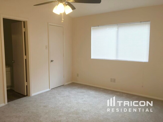 Building Photo - 3913 Manzinita St
