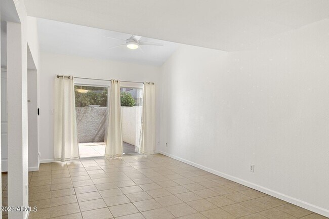 Foto del edificio - 6013 N 79th St