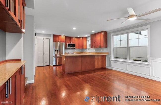 Building Photo - 3 br, 3.5 bath Townhome - 3010 21st Avenue...