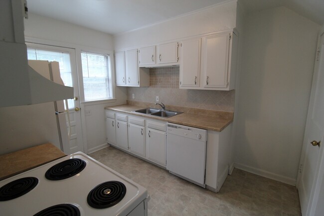 Building Photo - 2 Bedroom 1 Bath Duplex In The Waldo Area