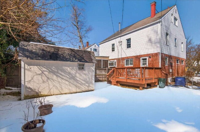 Building Photo - 2207 Sweetbriar Dr