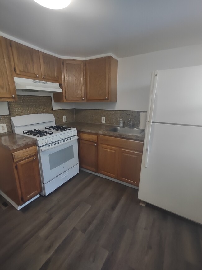 Photo - 201 E 13th St Townhome