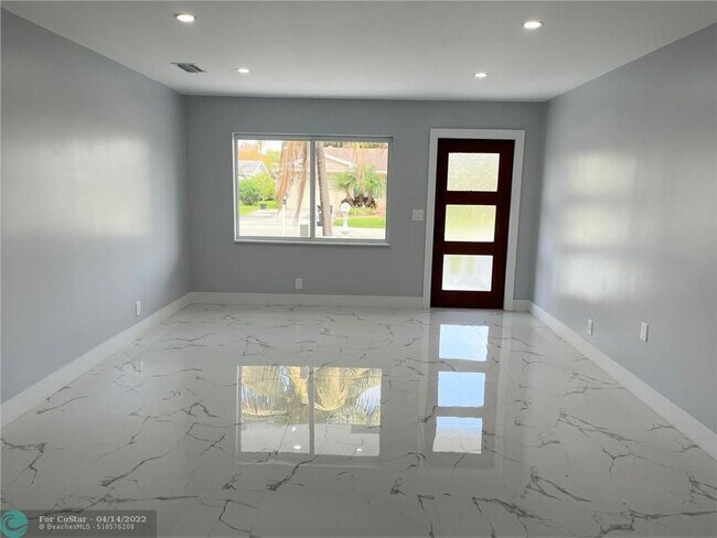 Building Photo - 3330 NW 69th St