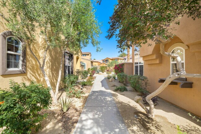 Building Photo - 52230 Desert Spoon Ct