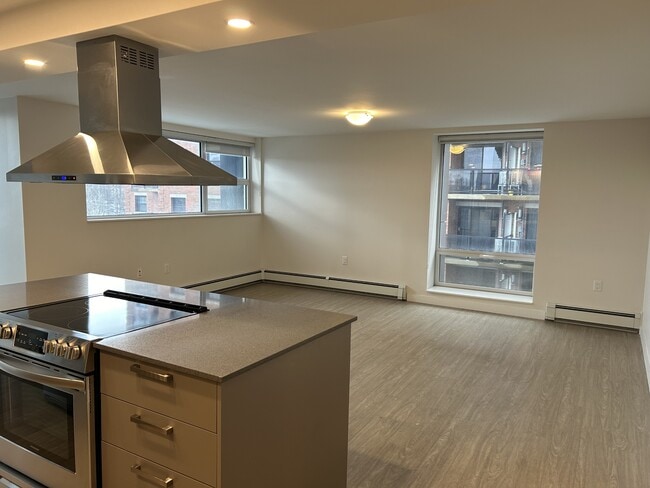 Building Photo - 5633-5633 Fenwick St