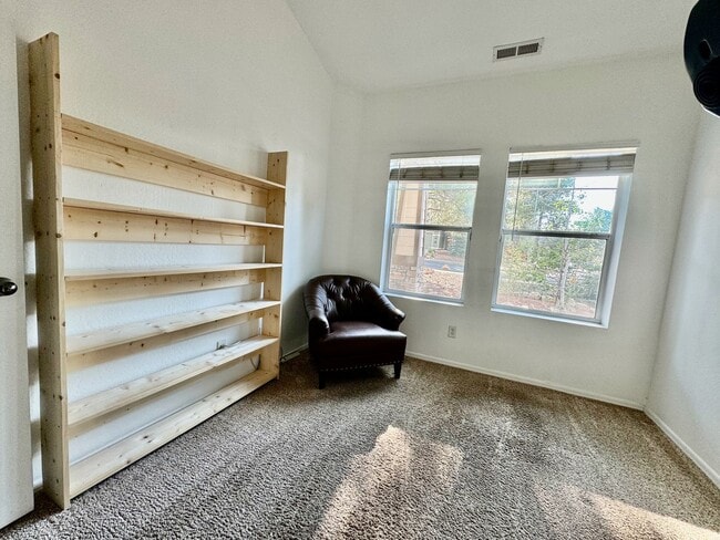 Building Photo - ponderosa trails 3 bedroom furnished home
