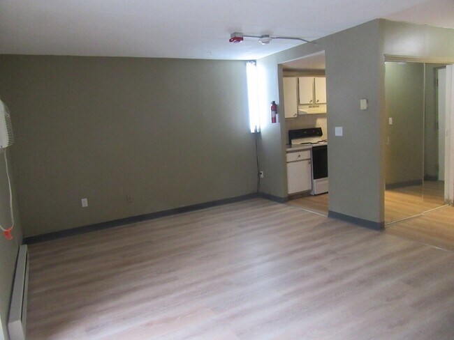 Building Photo - 179 Presidents Ln