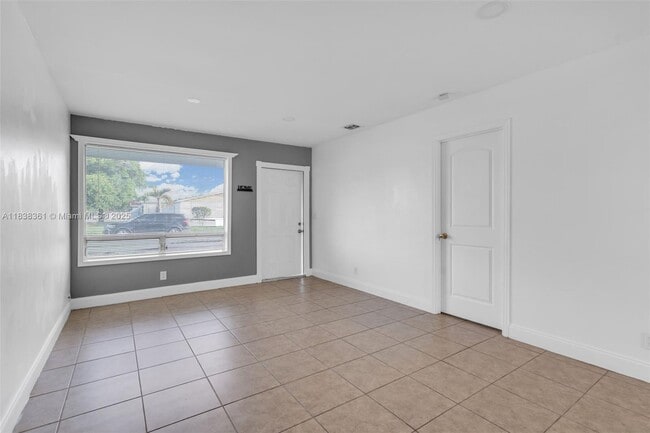 Building Photo - 3171 NW 16th St