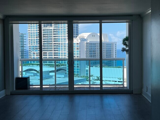 Foto del edificio - 6770 Indian Creek Dr