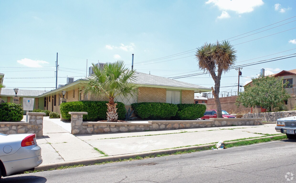 Primary Photo - 1217 N Virginia St