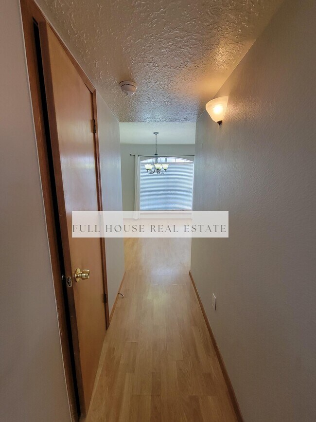 Building Photo - 2216 Windward Dr NW