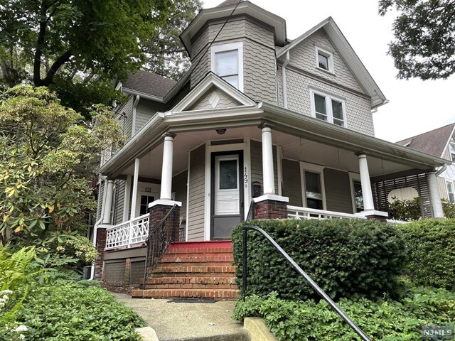 Primary Photo - 149B Woodside Ave