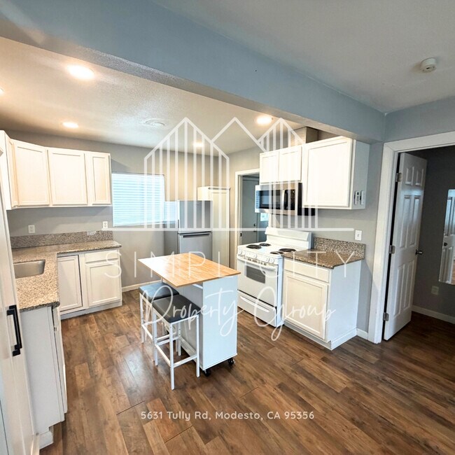 Foto del edificio - 5631 Tully Rd