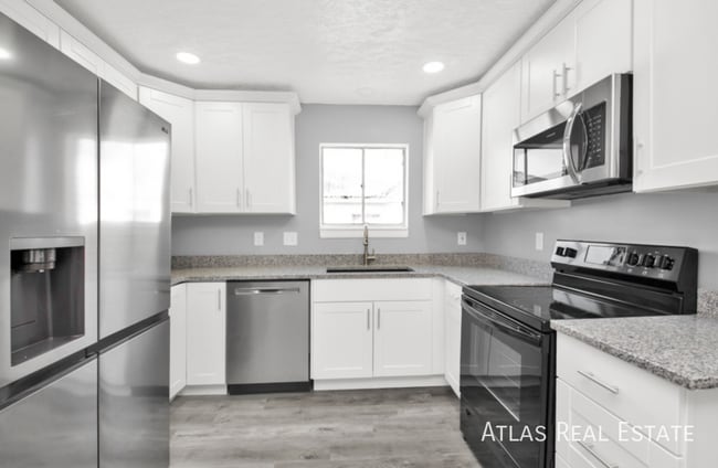 Building Photo - 725 2nd St