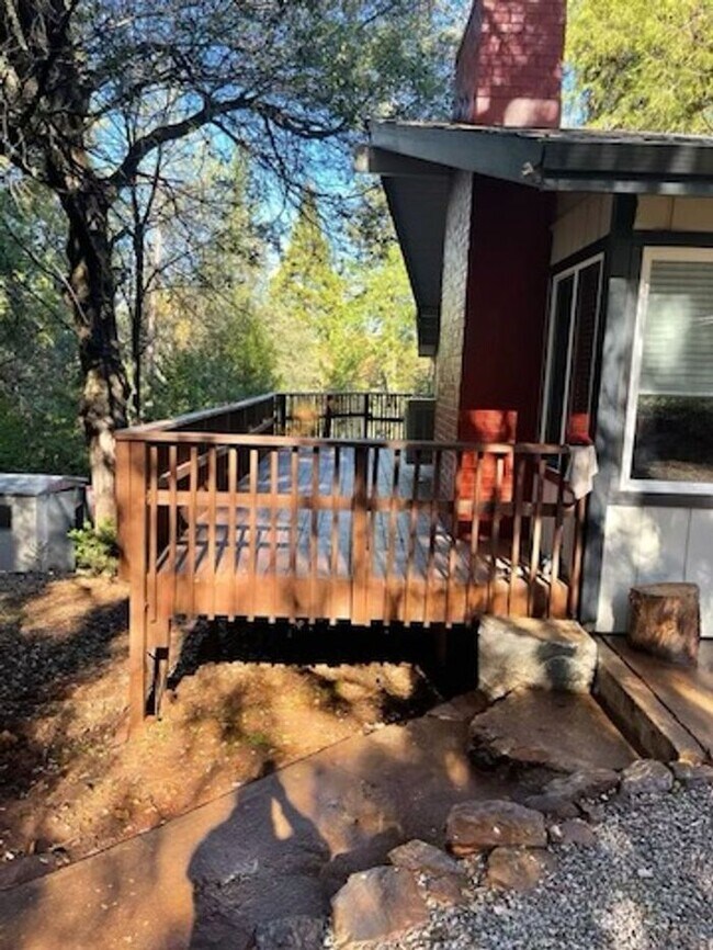 Building Photo - Beautiful Home Ready for Move-in