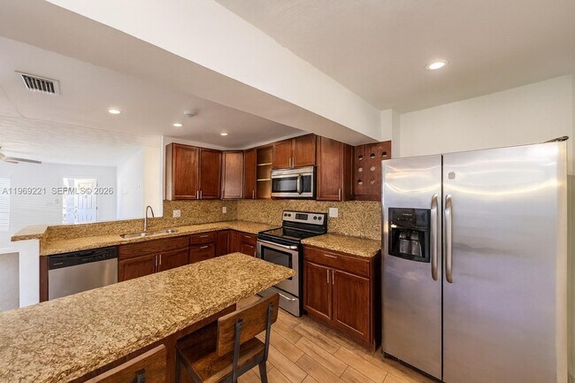 Foto del edificio - 6780 Meade St