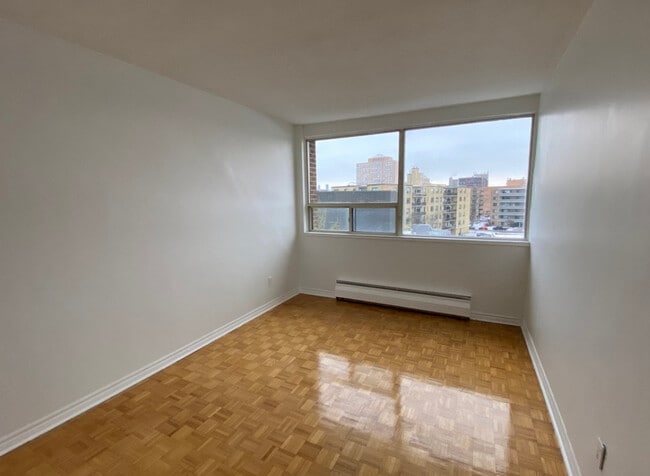 Building Photo - 36 Thorncliffe Park Drive