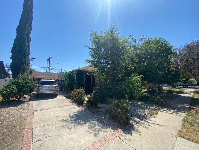 Foto del edificio - 19622 Bassett St