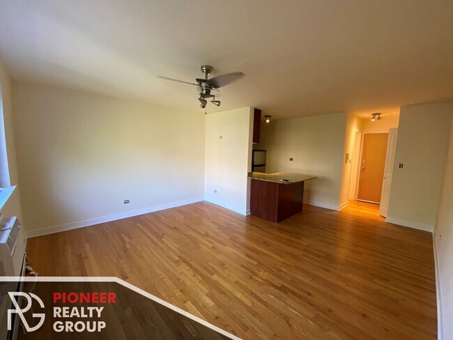 Foto del edificio - 643 W Wrightwood Ave