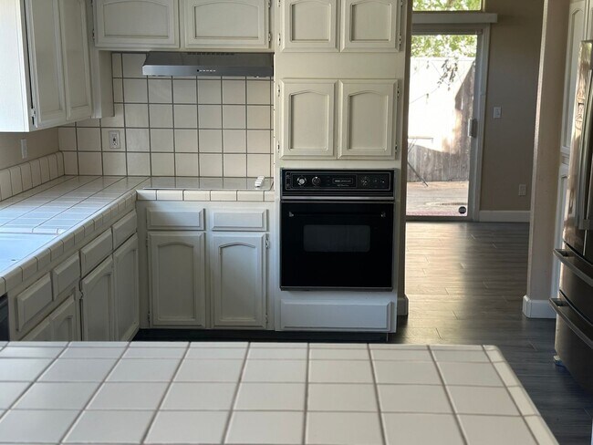 Building Photo - 3 Bedroom and office Single Family Home in...