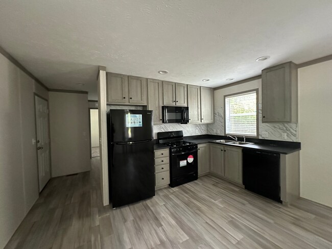 Building Photo - 1080 Colonial Trail