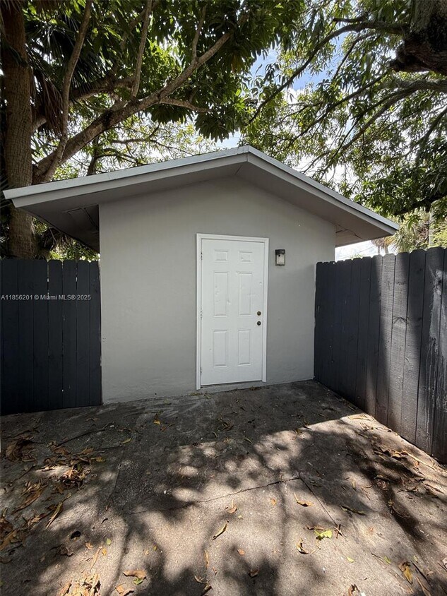Foto principal - 3380 NW 8th Pl