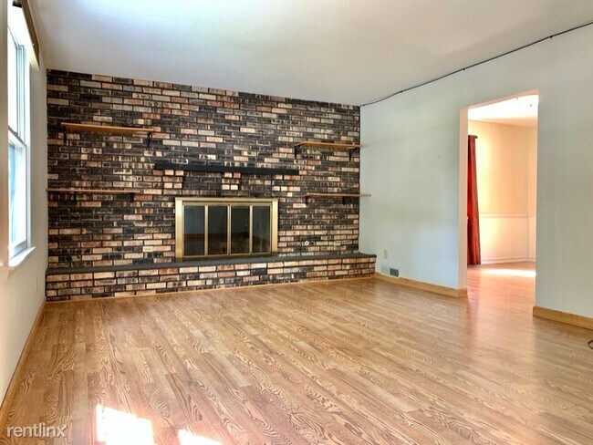 Foto del edificio - 4 br, 2.5 bath House - 137 Pinehurst Dr