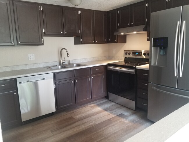 Kitchen - 12527 Elm St