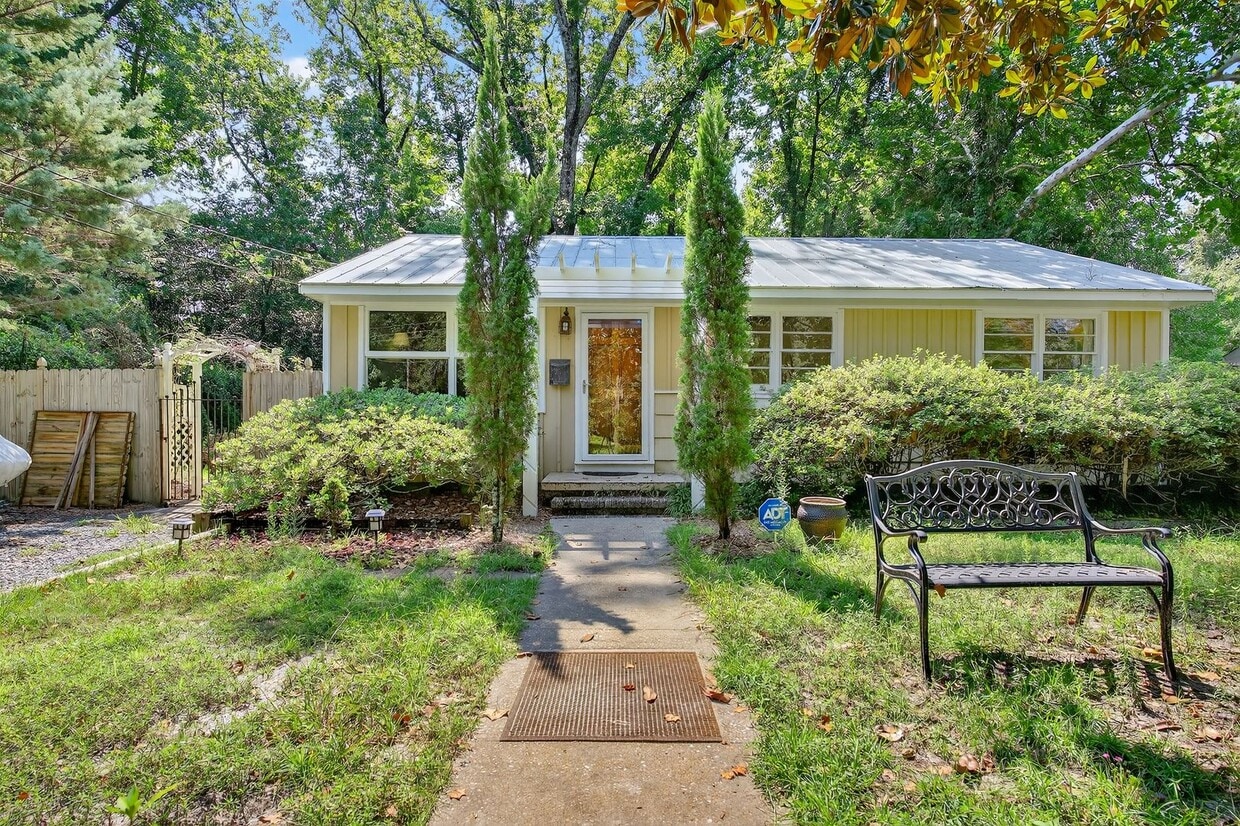 Primary Photo - Fully Furnished Home with an Incredible Mi...