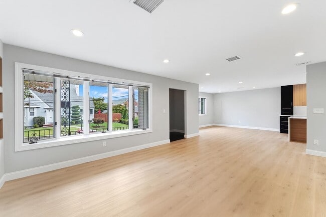 Building Photo - 15 Barnes Dr