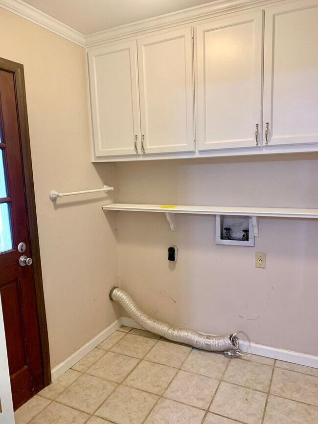 Building Photo - Perkins / Siegen