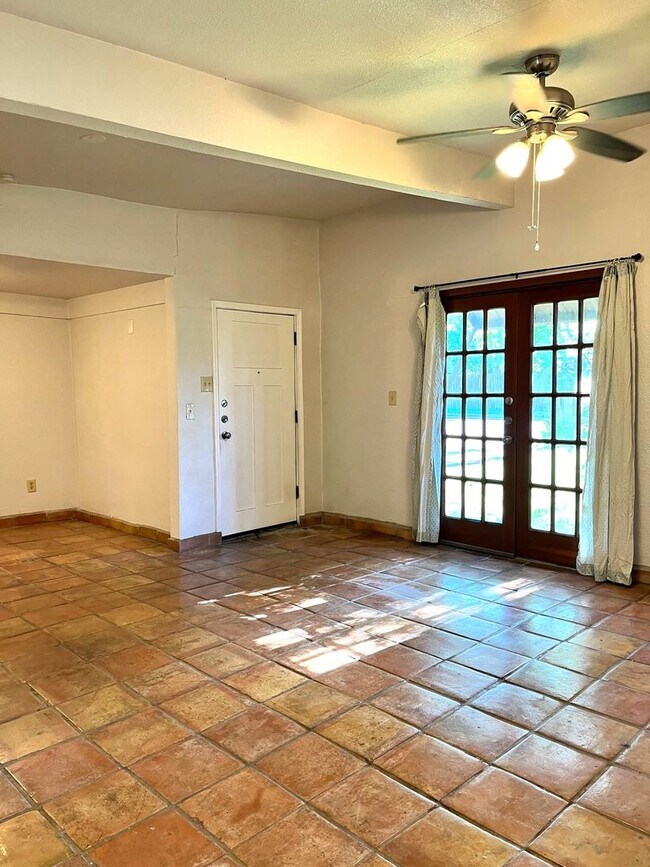 Foto del edificio - 4715 Howard St