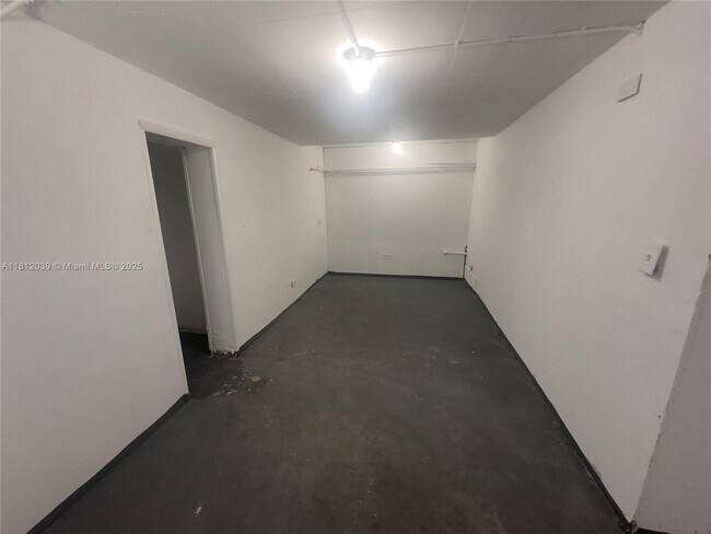 Foto del edificio - 225 NE 56th St