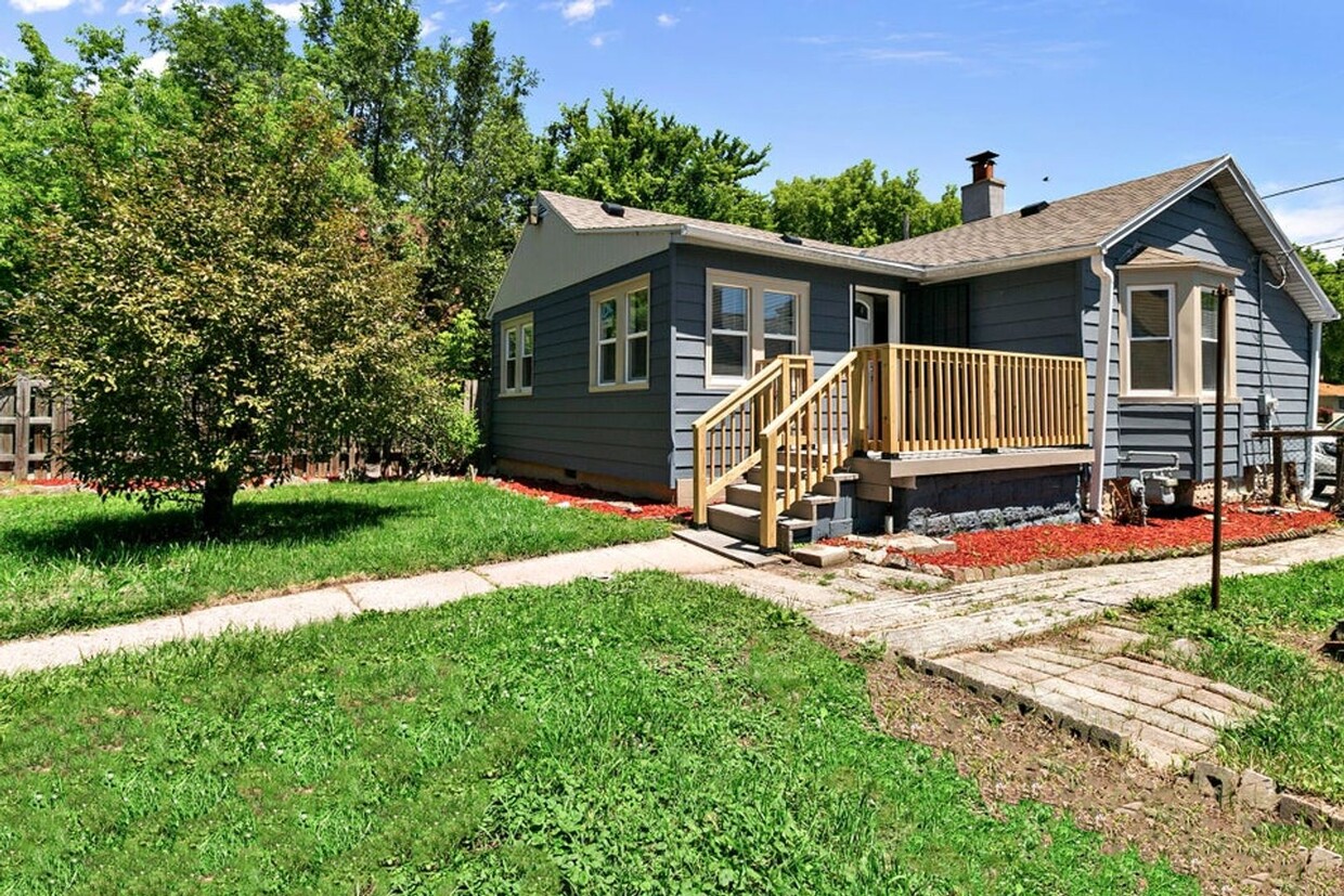 Primary Photo - 3 Bedroom 1.5 Bath single Family