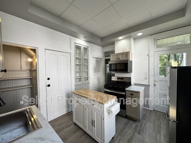 Foto del edificio - 223 West Woodland Avenue