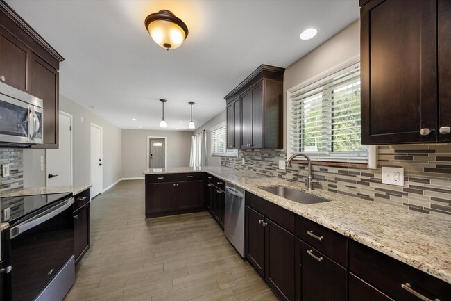 Building Photo - 4790 Belzair Dr