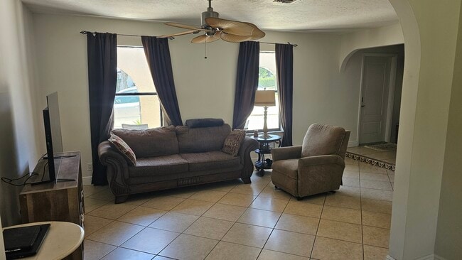 Foto del edificio - 57 SW 15th Ct