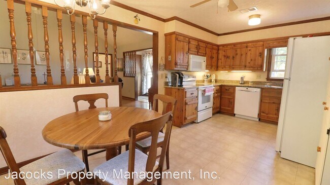 Building Photo - 3 br, 2 bath House - 813 Foster Avenue