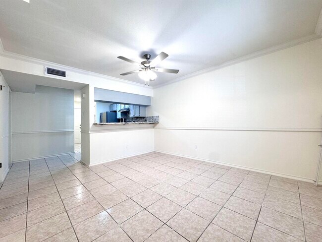 Foto del edificio - 8710 McPherson Rd