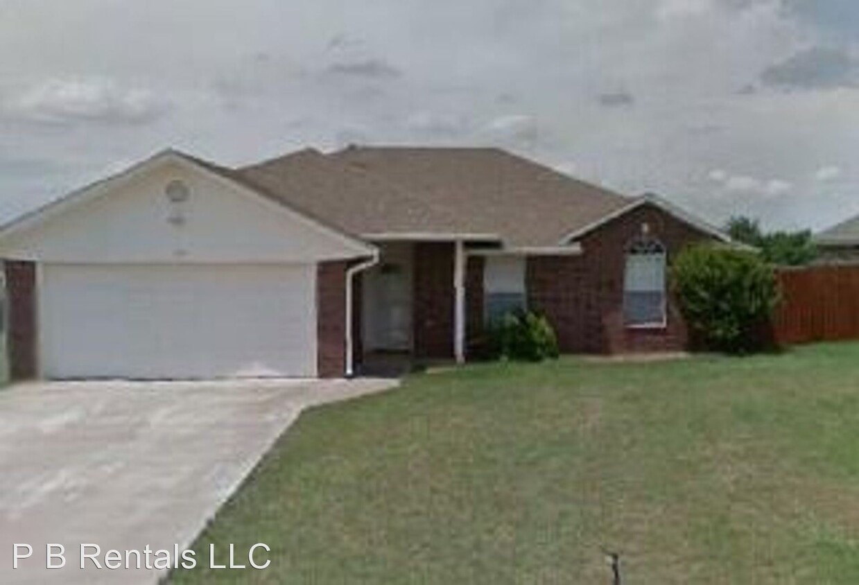 3 br, 2 bath House 305 E Seminole St House Rental in Geronimo, OK