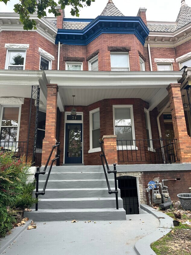 Beautiful Historic Home Unit A - 71 W St NW