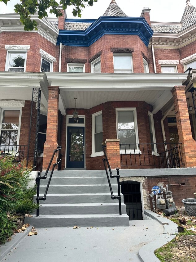 Beautiful Historic Home Unit A - 71 W St NW