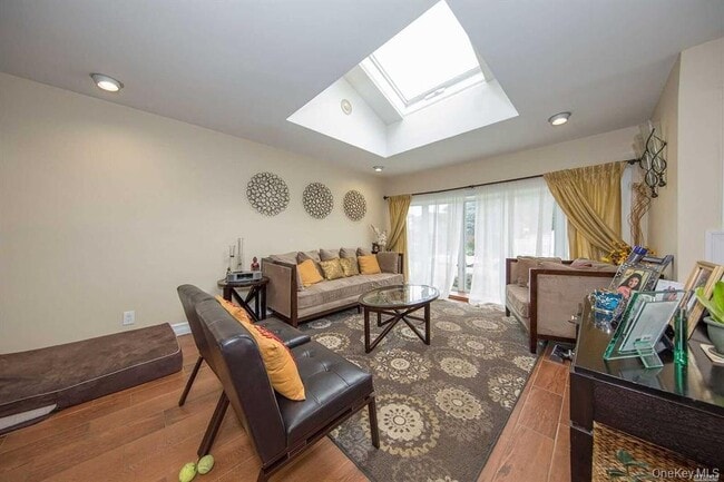 Foto del edificio - 413 Clearmeadow Dr